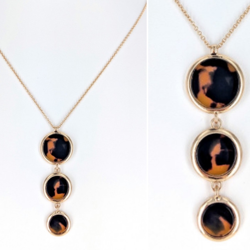 Three tier drop necklace marble-like leopard